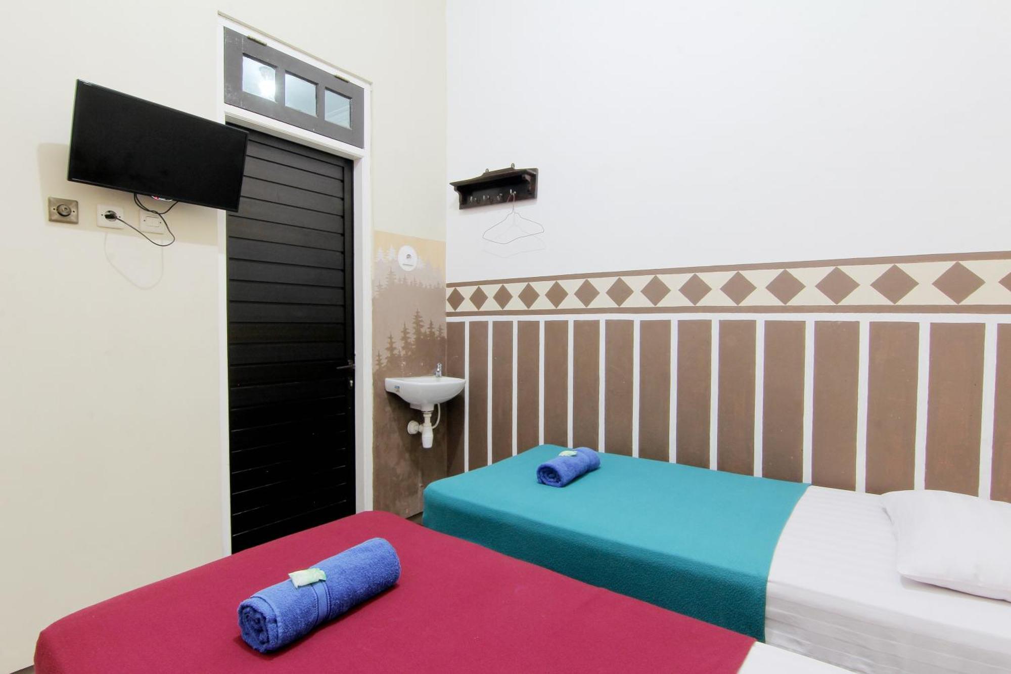 Monica Hotel Джокякарта Екстериор снимка